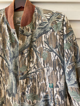 Load image into Gallery viewer, Mossy Oak Treestand Bomber Jacket (M)