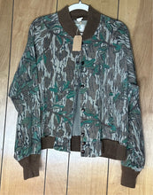 Load image into Gallery viewer, Mossy Oak Greenleaf Bomber (L)🇺🇸