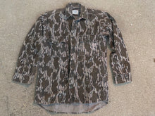 Load image into Gallery viewer, Mossy Oak Bottomland Chamois Shirt (M)