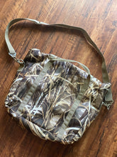 Load image into Gallery viewer, Duck Commander Advantage Max-4 Blind Bag