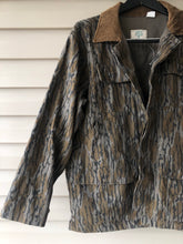 Load image into Gallery viewer, Mossy Oak Hill Country Jacket (L)