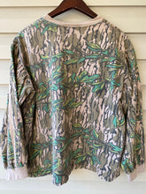 Load image into Gallery viewer, Mossy Oak Greenleaf Shirt (M)