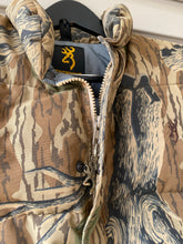 Load image into Gallery viewer, Browning Mossy Oak Down Vest (M)
