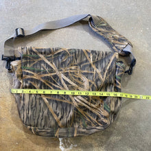 Load image into Gallery viewer, Avery Mossy Oak Shadowgrass Blind Bag