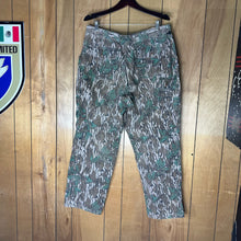 Load image into Gallery viewer, Browning Mossy Oak Greenleaf Pants (XL)🇺🇸