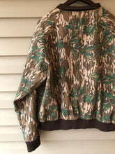 Load image into Gallery viewer, Mossy Oak Green Leaf Bomber Jacket (M/L)