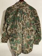 Load image into Gallery viewer, Mossy Oak Greenleaf Chamois Shirt (M)