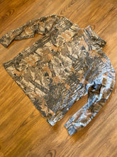 Load image into Gallery viewer, Cabela’s Realtree Turtleneck (L)