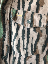 Load image into Gallery viewer, Duxbak Chamois Shirt (L)
