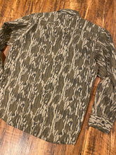 Load image into Gallery viewer, Duxbak Mossy Oak Shirt (L)