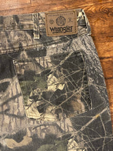Load image into Gallery viewer, Wrangler Mossy Oak Field Pants (38x32)🇺🇸