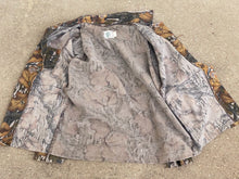 Load image into Gallery viewer, Mossy Oak Fall Foliage 3 Pocket Jacket (L)
