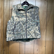 Load image into Gallery viewer, Cabela’s Mossy Oak Shadowgrass Fleece Vest (XXL)