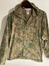 Load image into Gallery viewer, Gross Galesburg Mossy Oak Jacket (M)