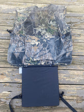 Load image into Gallery viewer, Mossy Oak Break-Up Turkey Vest (XXL)