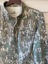 Load image into Gallery viewer, Mossy Oak Greenleaf Shirt (L)