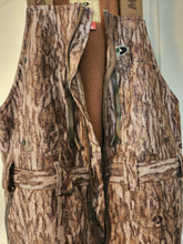 Load image into Gallery viewer, Mossy Oak Insulated Bib Overalls (Large)