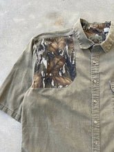 Load image into Gallery viewer, Vintage Mossy Oak Fall Foliage Companions Button Up (XL)🇺🇸