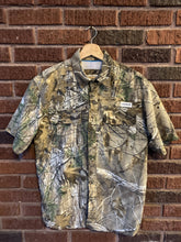 Load image into Gallery viewer, Magellan Fish Gear Shirt Camo Men&#39;s (S) Vented Short Sleeve Fishing Shirt