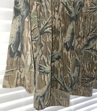 Load image into Gallery viewer, Vintage Mossy Oak Treestand Longsleeve Button Down (XL/XXL)🇺🇸