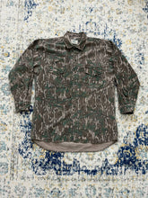 Load image into Gallery viewer, Vintage Mossy Oak Greenleaf Chamois Button Up Size L