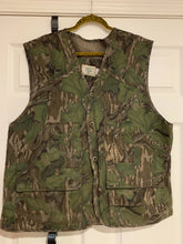 Load image into Gallery viewer, Mossy Oak Full Foliage Vest (XL)🇺🇸