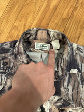 Load image into Gallery viewer, Vintage L.L. Bean Mossy Oak Break Up Camo Button Up (M)🇺🇸
