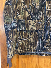 Load image into Gallery viewer, Clarkfield Mossy Oak Treestand 2 Pocket Fleece Jacket (L) 🇺🇸