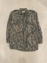 Load image into Gallery viewer, Vintage Mossy Oak Treestand Button-Up