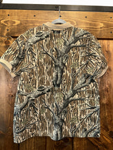 Load image into Gallery viewer, Mossy Oak Short Sleeve Polo (L)🇺🇸