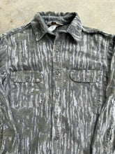 Load image into Gallery viewer, Vintage Walls Faded Realtree Camo Chamois Button Up Shirt (S) 🇺🇸
