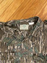 Load image into Gallery viewer, Vintage Mossy Oak Green Leaf Lightweight Button Up (XL)