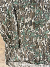 Load image into Gallery viewer, Original Mossy Oak Greenleaf Button Down Shirt (L)🇺🇸