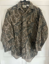 Load image into Gallery viewer, 90’s Mossy Oak Treestand Chamois Button Down (M) 🇺🇸