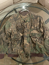 Load image into Gallery viewer, Realtree Bomber Jacket