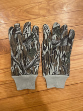 Load image into Gallery viewer, Vintage Mossy Oak Bottomland Camo Insulated Gloves