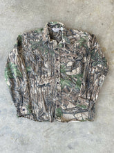 Load image into Gallery viewer, Vintage Walls Chamois Realtree Camo Button up (L/XL)