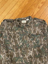 Load image into Gallery viewer, Vintage Mossy Oak Green Leaf Lightweight Button Up (XL)