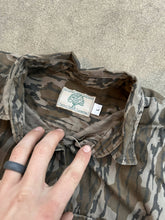 Load image into Gallery viewer, Vintage Mossy Oak Bottomland Women’s Button Up (L)
