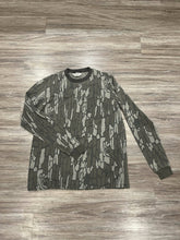 Load image into Gallery viewer, Clarkfield outdoors Trebark long sleeve (M) 🇺🇸