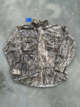 Load image into Gallery viewer, Vintage Mossy Oak Shadow Grass Camo Lightweight Button Up (L)