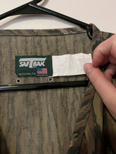 Load image into Gallery viewer, Vintage original realtree Saftbak vest
