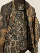 Load image into Gallery viewer, NWT Vintage Mossy Oak Fall Foliage/Treestand Reversible Bomber Large