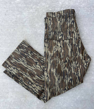 Load image into Gallery viewer, Gander Mountain Mossy Oak Bottomland Rainwear Pants (36x30)