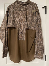 Load image into Gallery viewer, Drake Mesh Back Flyweight Shirt (XL)