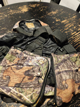 Load image into Gallery viewer, Ol Tom Mossy Oak Turkey Vest