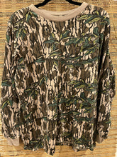 Load image into Gallery viewer, Mossy Oak Greenleaf Long Sleeve Shirt (L) 🇺🇸