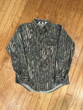Load image into Gallery viewer, Vintage Black Duck Realtree Camo Button Up (M)