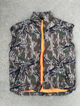 Load image into Gallery viewer, Browning Mossy Oak Green Leaf Down Vest (M)