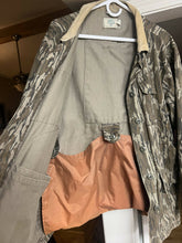 Load image into Gallery viewer, Original mossy oak bottomland corduroy neck jacket XL